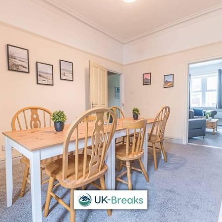 Large, Centrally Located, 5 Bedroom House Workington Extérieur photo