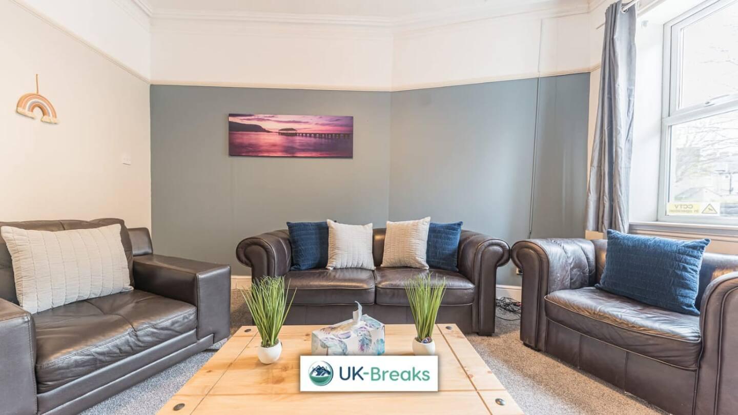 Large, Centrally Located, 5 Bedroom House Workington Extérieur photo